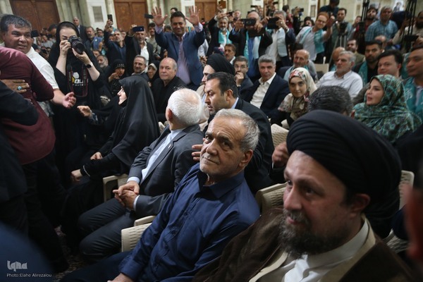 حضور مسعود پزشکیان در حرم امام راحل