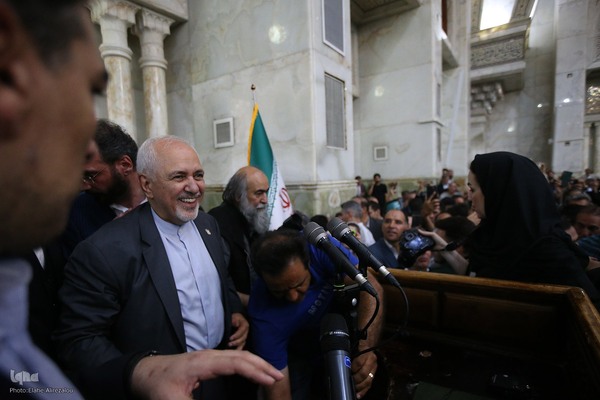 حضور مسعود پزشکیان در حرم امام راحل