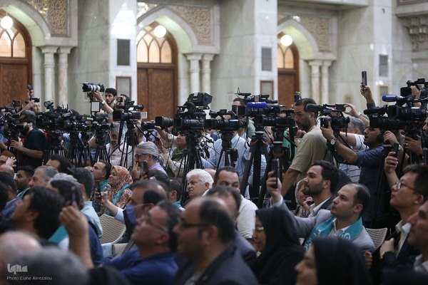 حضور مسعود پزشکیان در حرم امام راحل