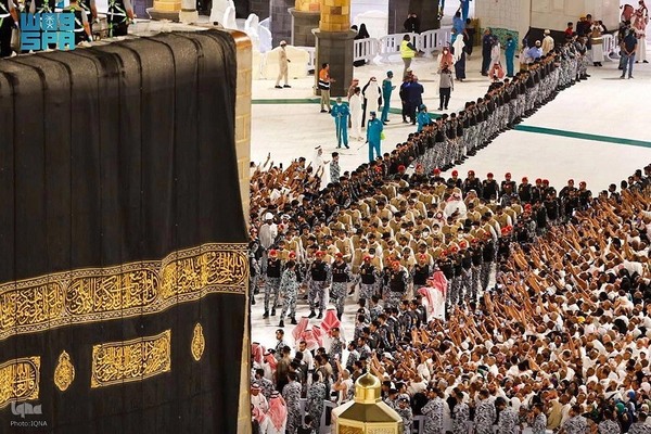 تعویض پرده کعبه با آغاز سال ۱۴۴۶ هجری قمری