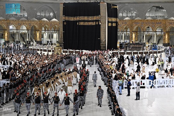 تعویض پرده کعبه با آغاز سال ۱۴۴۶ هجری قمری