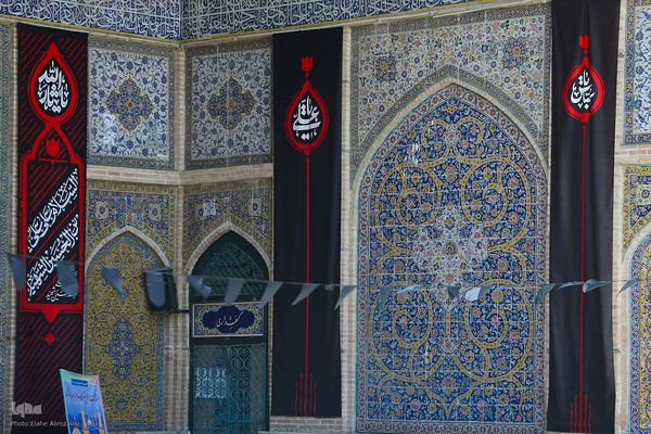 رختِ سیاهِ عزا بر تنِ بازار تهران