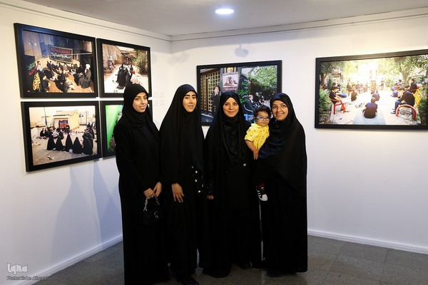 نمایشگاه عکس «مجلسِ پرده‌نشینان»