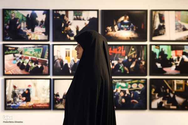 نمایشگاه عکس «مجلسِ پرده‌نشینان»