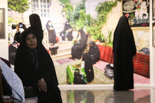 نمایشگاه عکس «مجلسِ پرده‌نشینان»