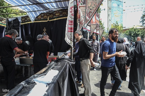 عزاداری ظهر عاشورای حسینی در تهران