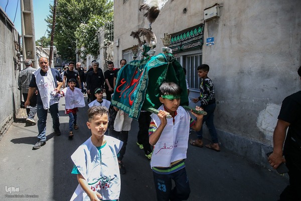 عزاداری ظهر عاشورا در محله کن