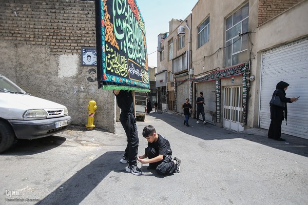 عزاداری ظهر عاشورا در محله کن