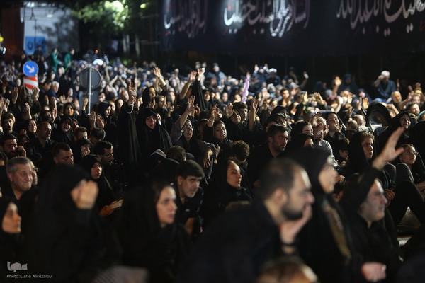 شام غریبان حسینی در محله باغ فیض