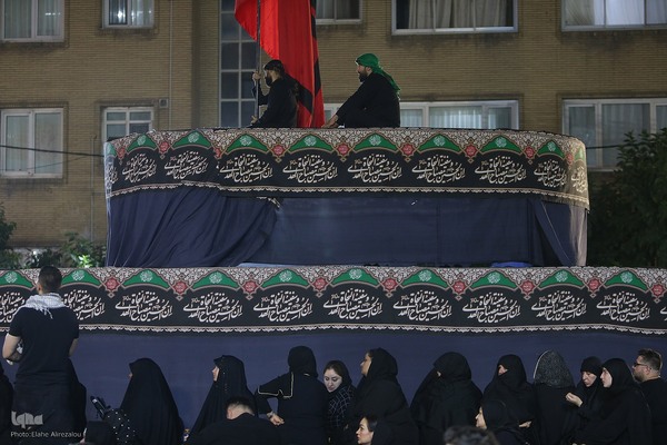 شام غریبان حسینی در محله باغ فیض