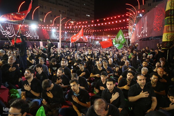 شام غریبان حسینی در محله باغ فیض