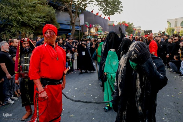 دسته نمادین کاروان اسرای کربلا در قم