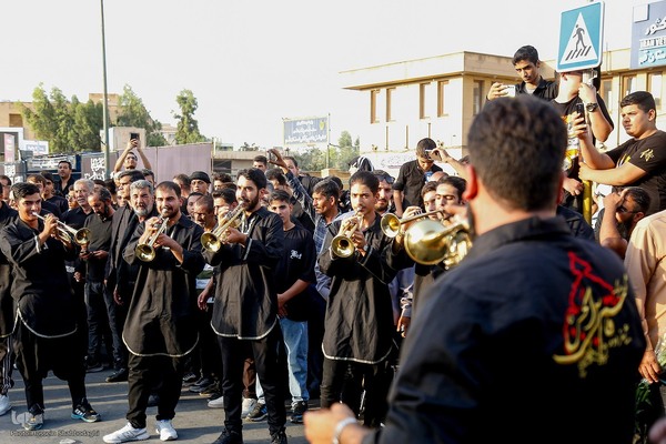 دسته نمادین کاروان اسرای کربلا در قم