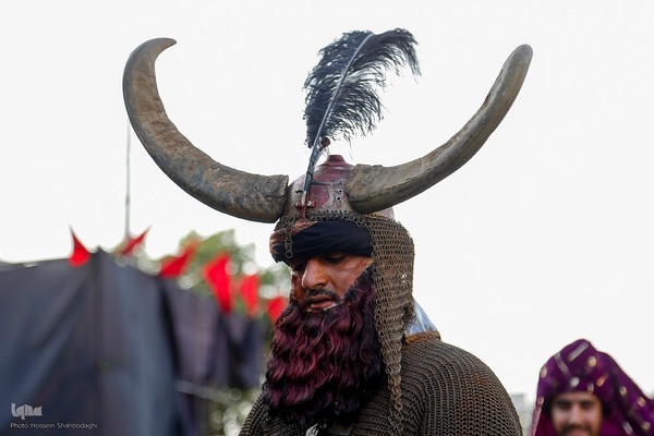 دسته نمادین کاروان اسرای کربلا در قم