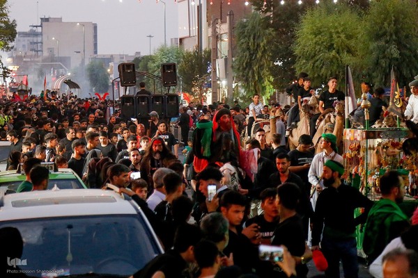 دسته نمادین کاروان اسرای کربلا در قم