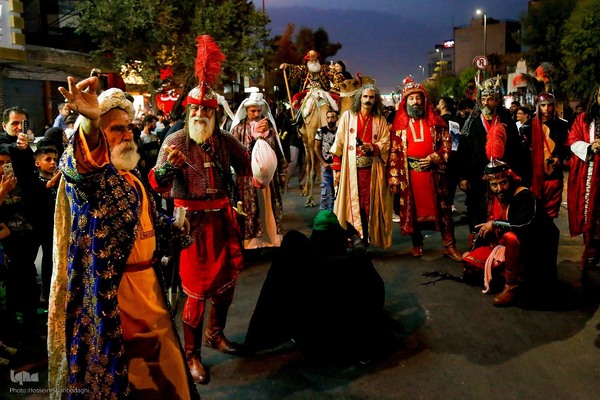 دسته نمادین کاروان اسرای کربلا در قم