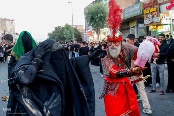 دسته نمادین کاروان اسرای کربلا در قم