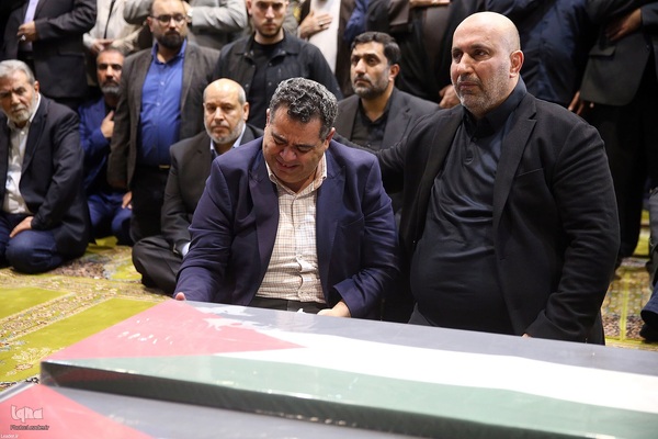 اقامه نماز بر پیکر شهید اسماعیل هنیه توسط مقام معظم رهبری