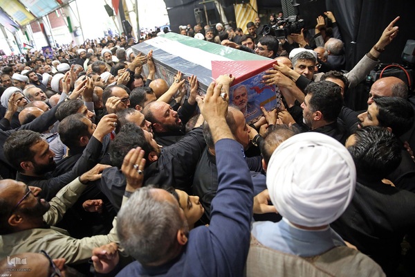 اقامه نماز بر پیکر شهید اسماعیل هنیه توسط مقام معظم رهبری