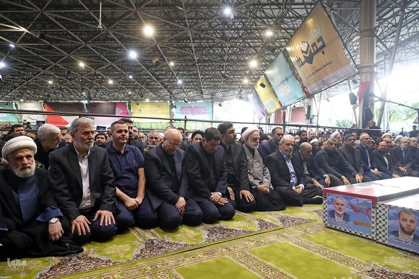 اقامه نماز بر پیکر شهید اسماعیل هنیه توسط مقام معظم رهبری