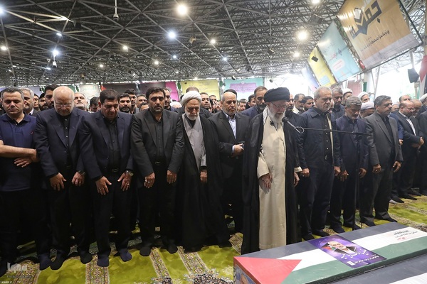 اقامه نماز بر پیکر شهید اسماعیل هنیه توسط مقام معظم رهبری