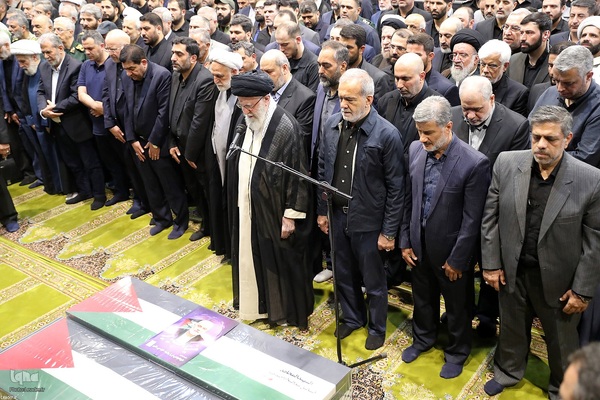 اقامه نماز بر پیکر شهید اسماعیل هنیه توسط مقام معظم رهبری