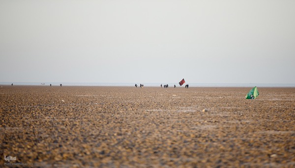 حرکت محبان امام حسین (ع) با پای پیاده به سمت کربلا از جنوبی ترین مناطق عراق
