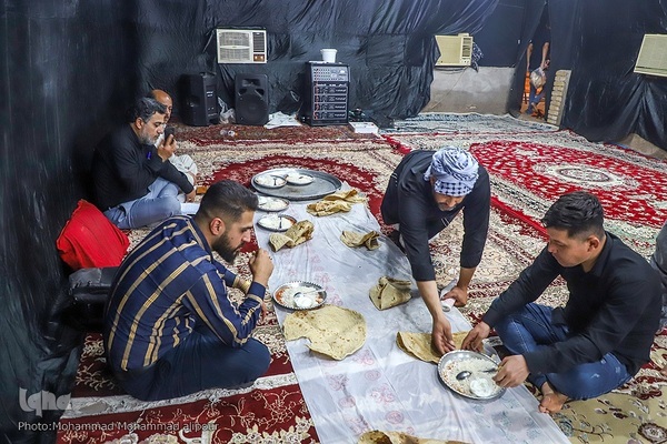 خدمت‌رسانی شبانه‌روزی مواکب حسینی به زوار در چذابه