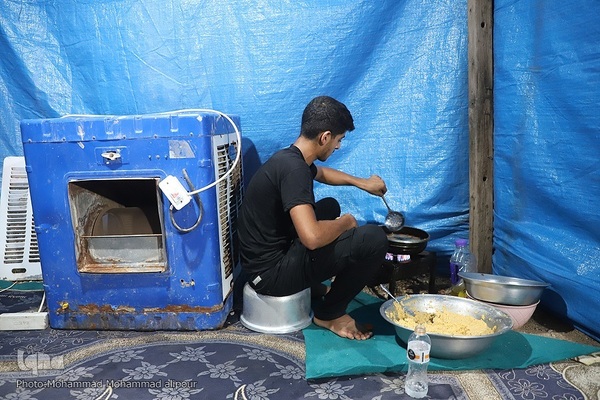 خدمت‌رسانی شبانه‌روزی مواکب حسینی به زوار در چذابه