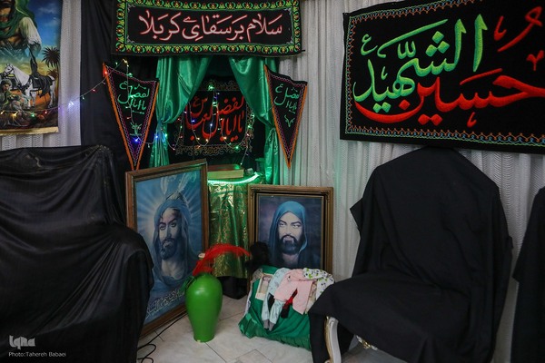 خانم ثریا زمانی از سال ۷۲ که از امام رضا(ع) شفا گرفته است با برگزاری مراسم عزاداری رسم ارادت به حضرتش را ادا می‌کند.