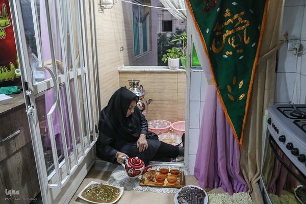 خانم ثریا زمانی از سال ۷۲ که از امام رضا(ع) شفا گرفته است با برگزاری مراسم عزاداری رسم ارادت به حضرتش را ادا می‌کند.