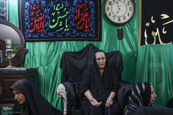 خانم ثریا زمانی از سال ۷۲ که از امام رضا(ع) شفا گرفته است با برگزاری مراسم عزاداری رسم ارادت به حضرتش را ادا می‌کند.