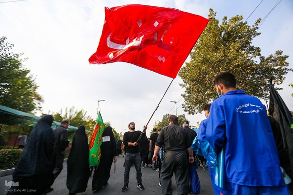 پیاده‌روی جاماندگان اربعین در تهران
