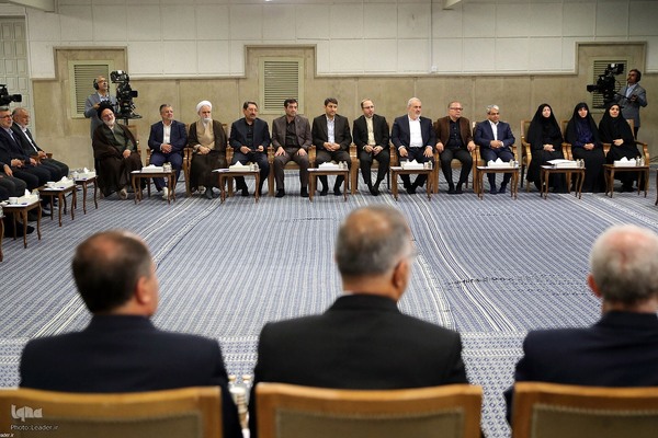 دیدار رئیس‌جمهور و اعضای هیئت دولت چهاردهم با رهبر معظم انقلاب