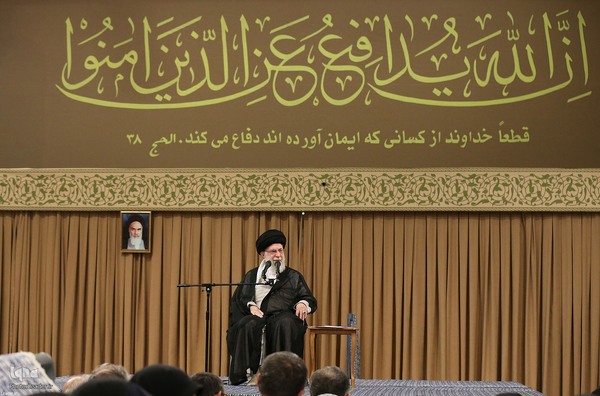 دیدار پیشکسوتان و فعالان دفاع مقدس و مقاومت با رهبر انقلاب