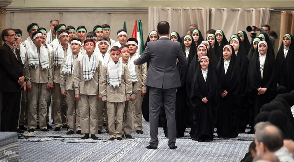 دیدار پیشکسوتان و فعالان دفاع مقدس و مقاومت با رهبر انقلاب