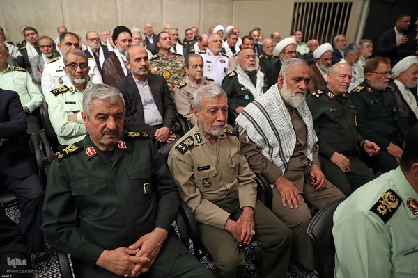 دیدار پیشکسوتان و فعالان دفاع مقدس و مقاومت با رهبر انقلاب