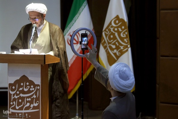 رونمایی از کتاب‌های «اندیشه‌های فلسفی ابن‌سینا» و «حکمت صدرایی در جهان اسلام»