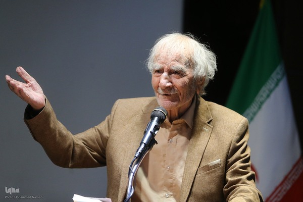 غلامحسین ابراهیمی دینانی عضو پیوسته فرهنگستان علوم در مراسم رونمایی از کتاب‌های «اندیشه‌های فلسفی ابن‌سینا» و «حکمت صدرایی در جهان اسلام»