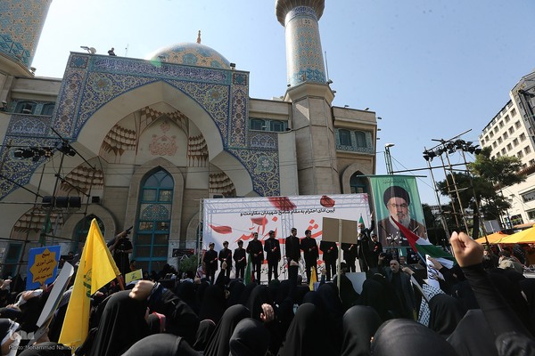 تجمع بزرگ فرهنگیان و دانش آموزان در حمایت از حزب الله لبنان