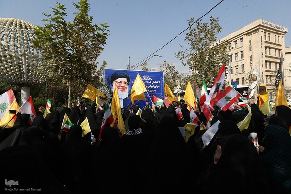 اجتماع مردمی زنان ایرانی در همدلی با بانوان لبنانی