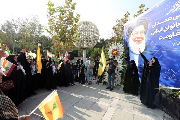 اجتماع مردمی زنان ایرانی در همدلی با بانوان لبنانی