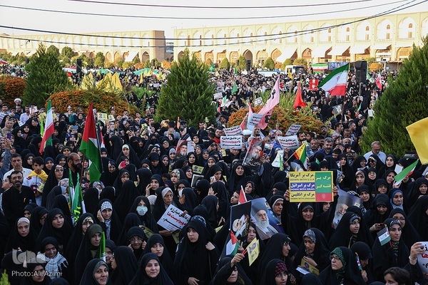 تجمع بزرگ مردم اصفهان در حمایت از عملیات «وعده صادق ۲»