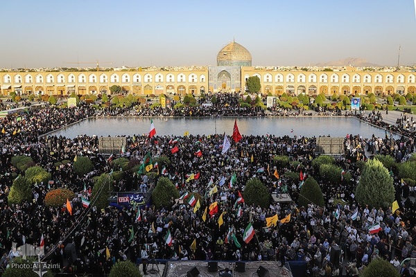 تجمع بزرگ مردم اصفهان در حمایت از عملیات «وعده صادق ۲»