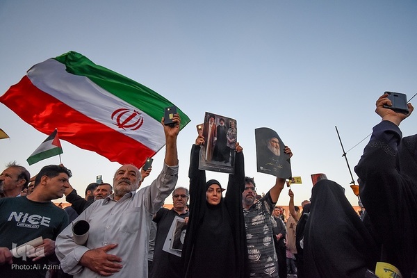 تجمع بزرگ مردم اصفهان در حمایت از عملیات «وعده صادق ۲»