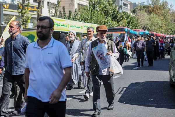 حضور پرشور مردم در نماز جمعه تهران