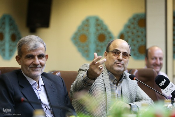 از چپ، هادی عباس‌زاده‌فراهانی و رضا جوشقانی در چهل‌وهشتمین ظهر دلنشین ایکنا