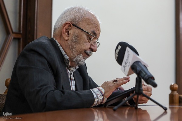 حسین معصومی همدانی، مدرس ادبیات فارسی