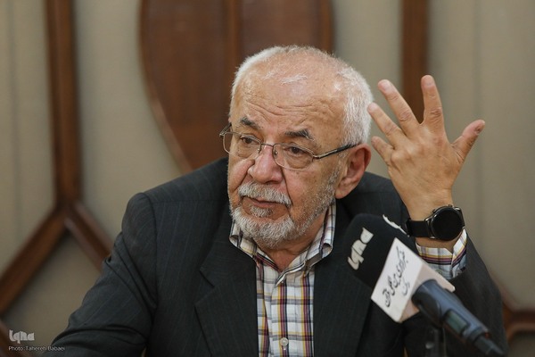 حسین معصومی همدانی، مدرس ادبیات فارسی، تاریخ ریاضیات، تاریخ علم و فلسفهٔ علم در مؤسسه پژوهشی حکمت و فلسفه ایران