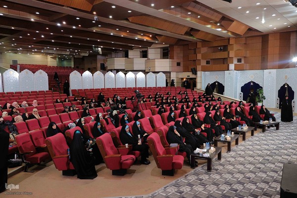 رقابت قرآنی بانوان همخوان در مصلی تبریز